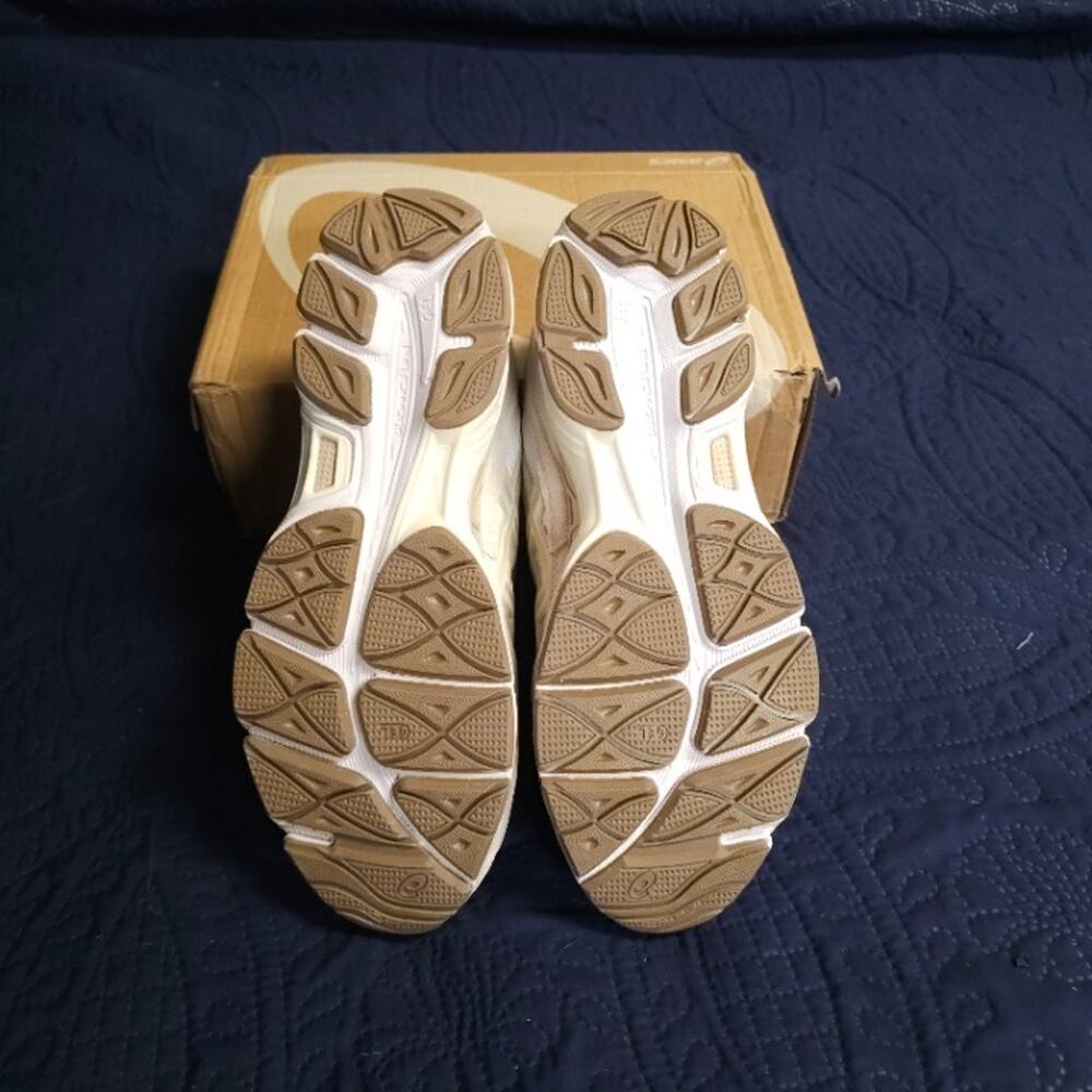 Asics Gel NYC Tan Beige Suede Lifestyle Sneakers Size 11 Like New - Picture 4 of 8